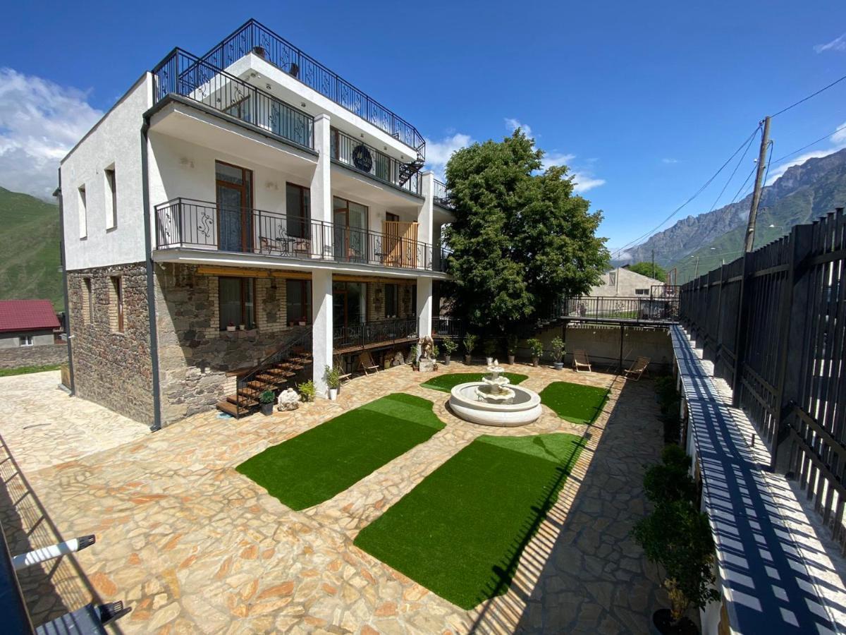 Mood Hotel Kazbegi Екстериор снимка