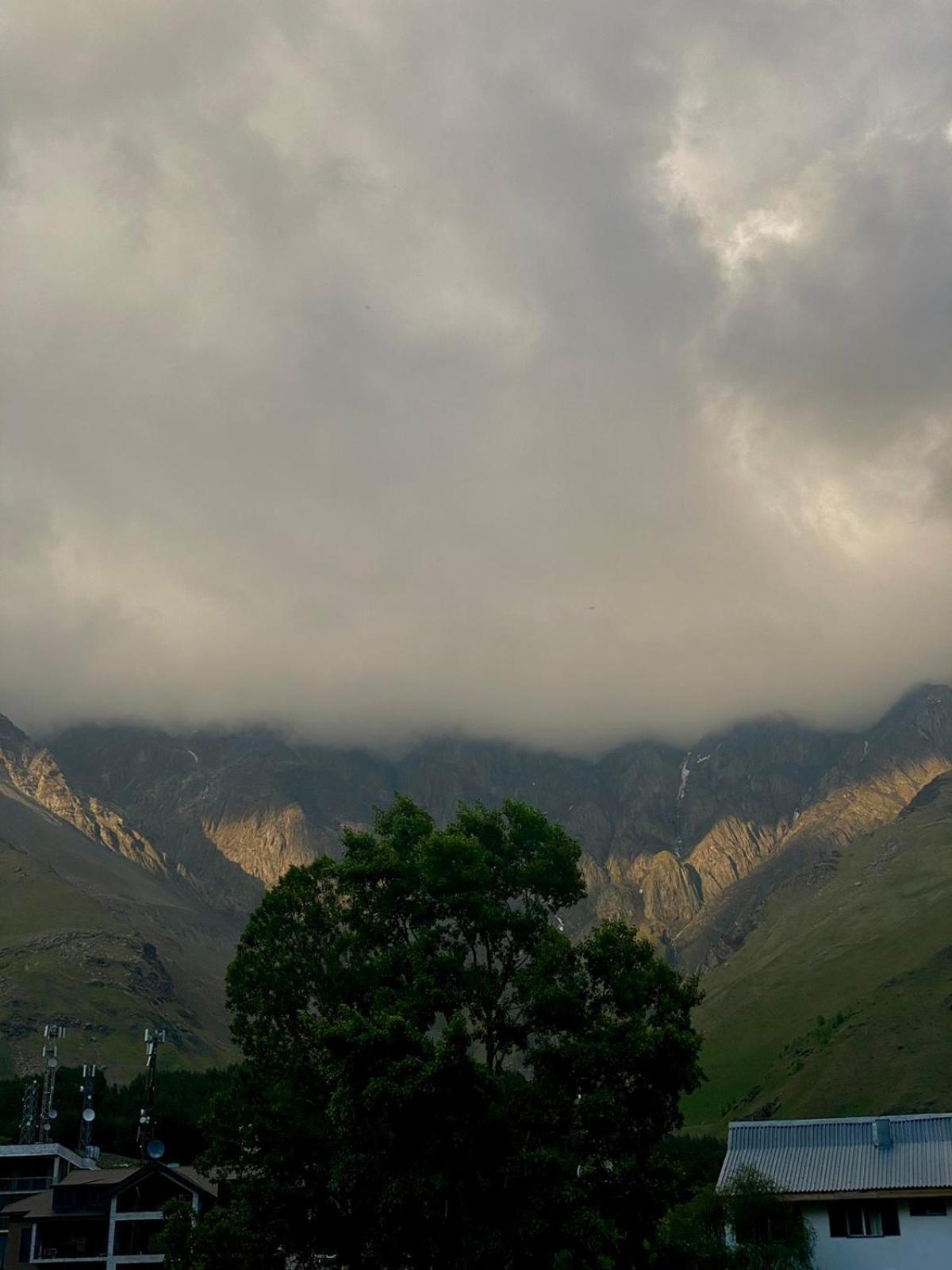 Mood Hotel Kazbegi Екстериор снимка