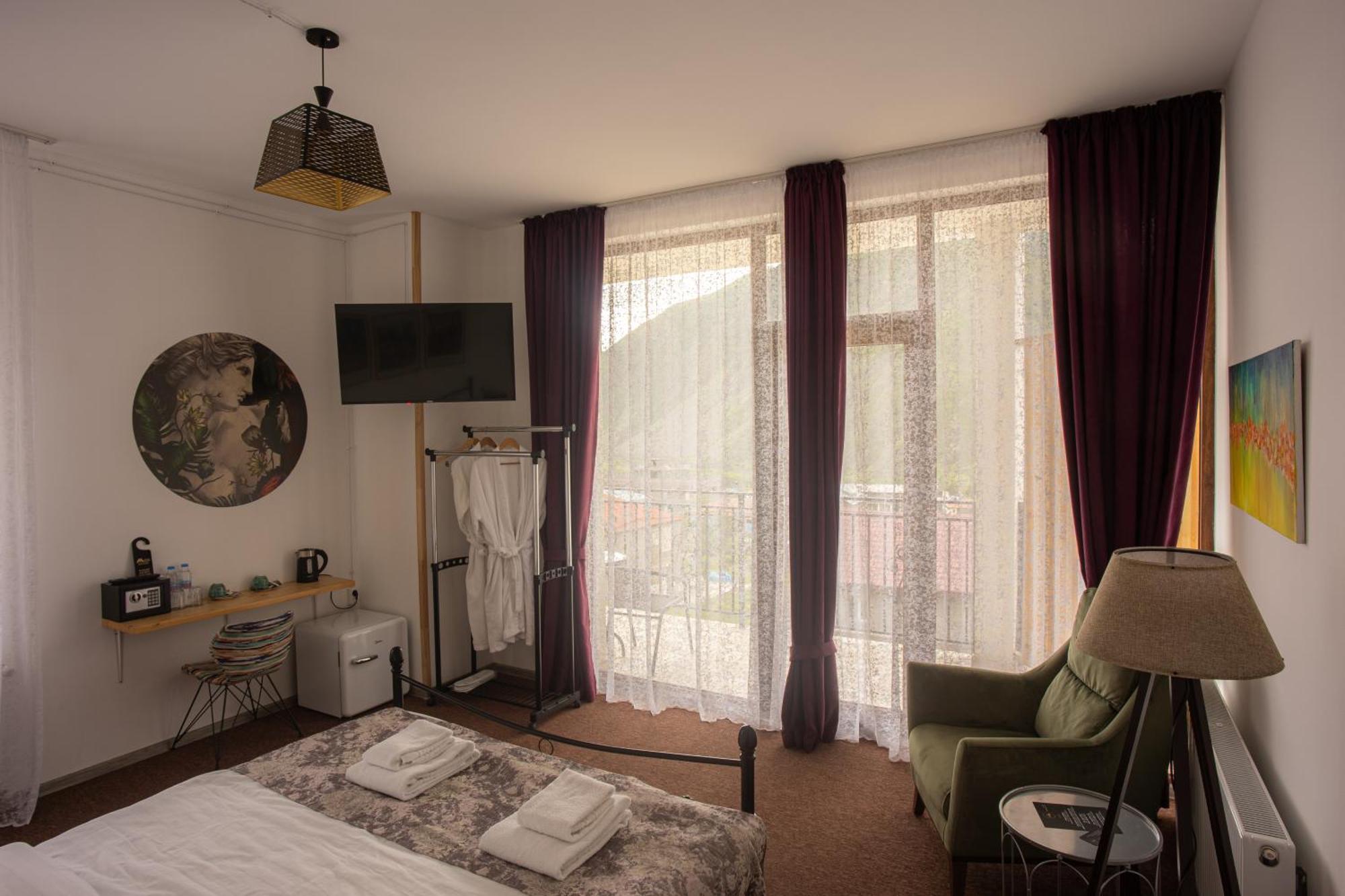 Mood Hotel Kazbegi Екстериор снимка