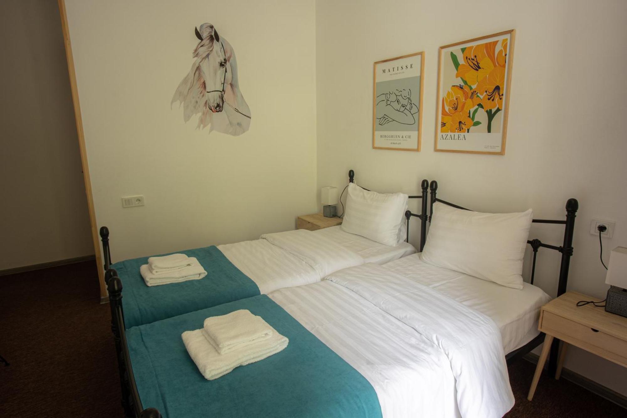 Mood Hotel Kazbegi Екстериор снимка